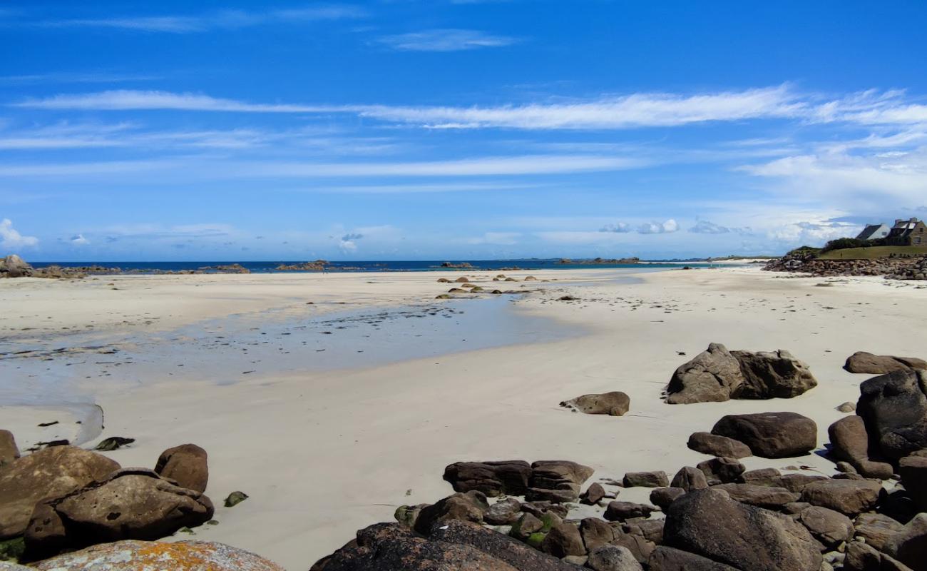 Foto de Plage de Kerfissien con arena brillante superficie