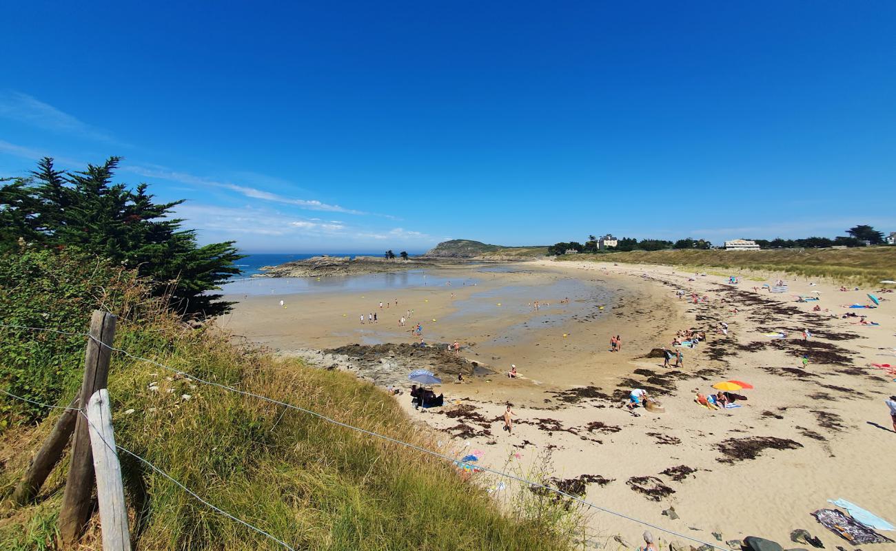 Foto de Plage du Port Hue con arena brillante superficie