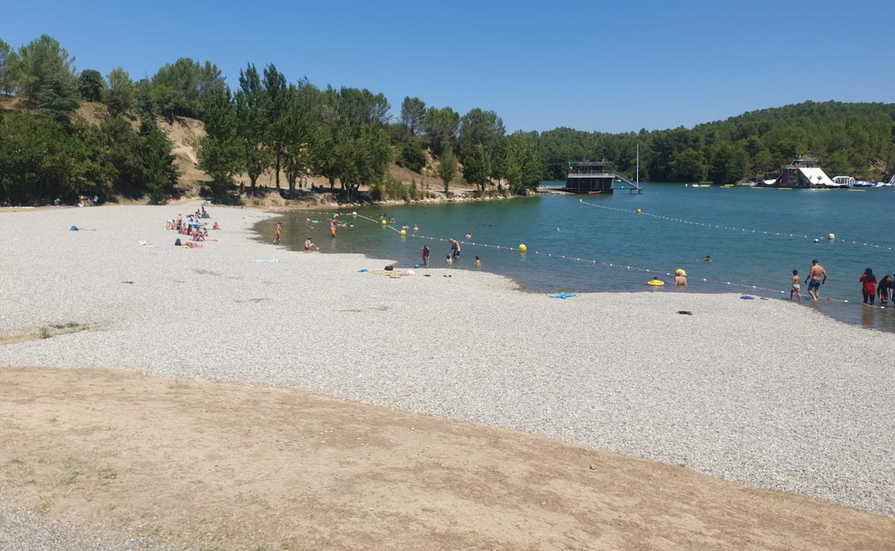 Foto de Plage Surveillee con arena brillante superficie