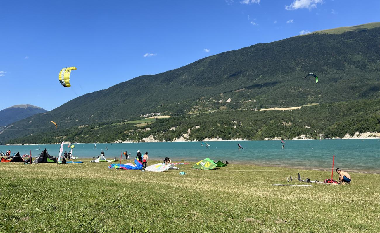 Foto de Plage Nord du Monteynard con piedra superficie