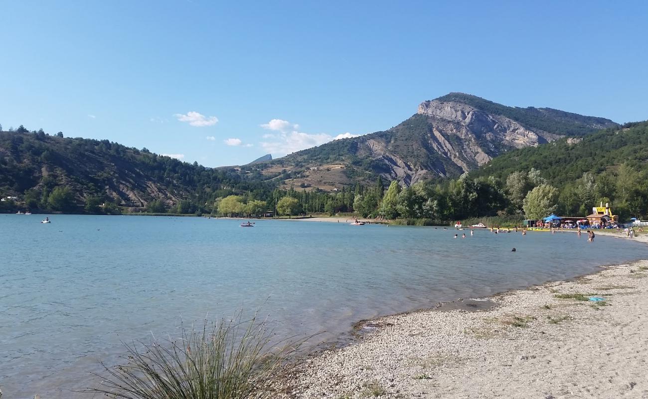 Foto de Plan d'eau du Riou Beach con piedra superficie