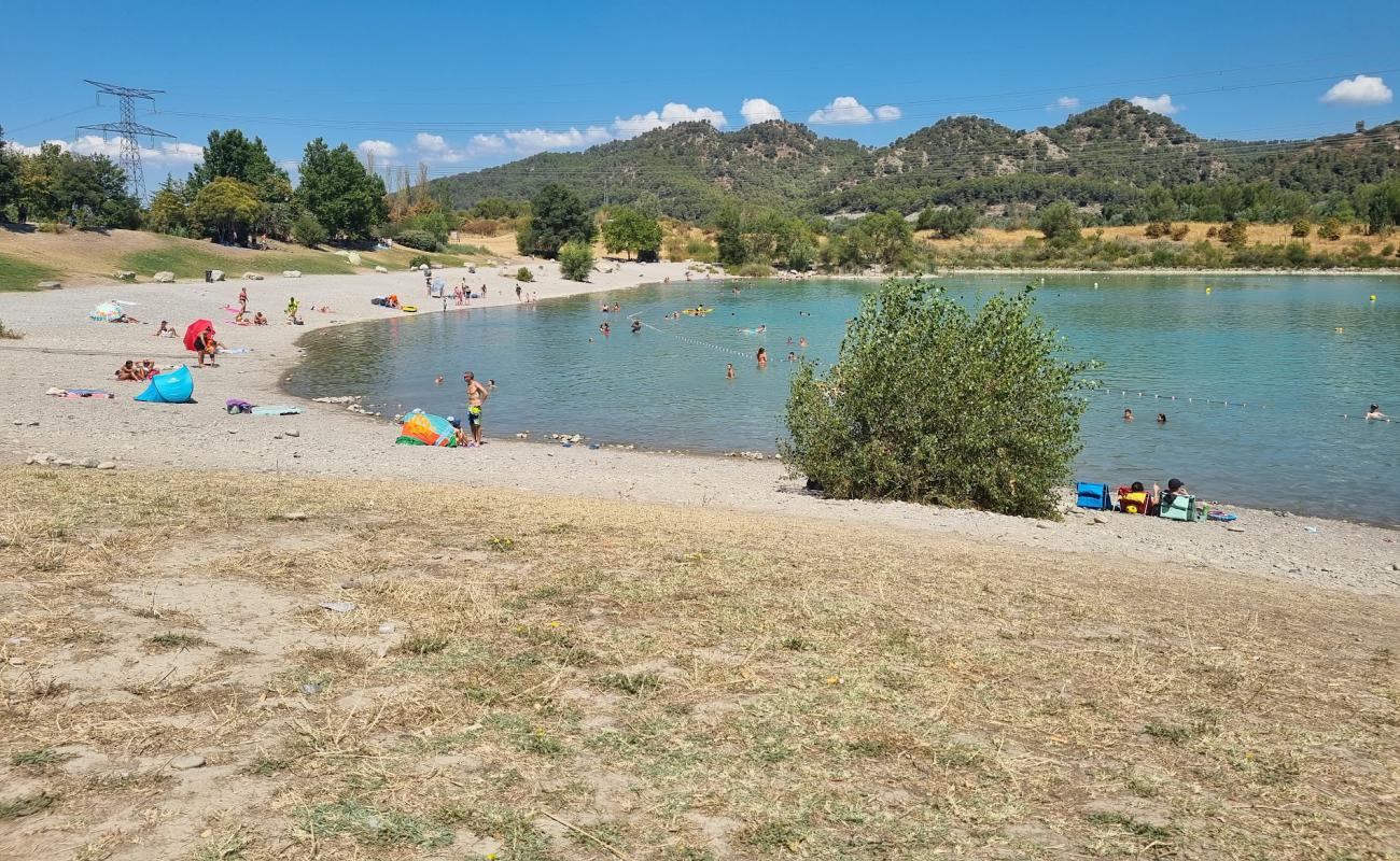 Foto de Plage de Peyrolles con guijarro gris superficie