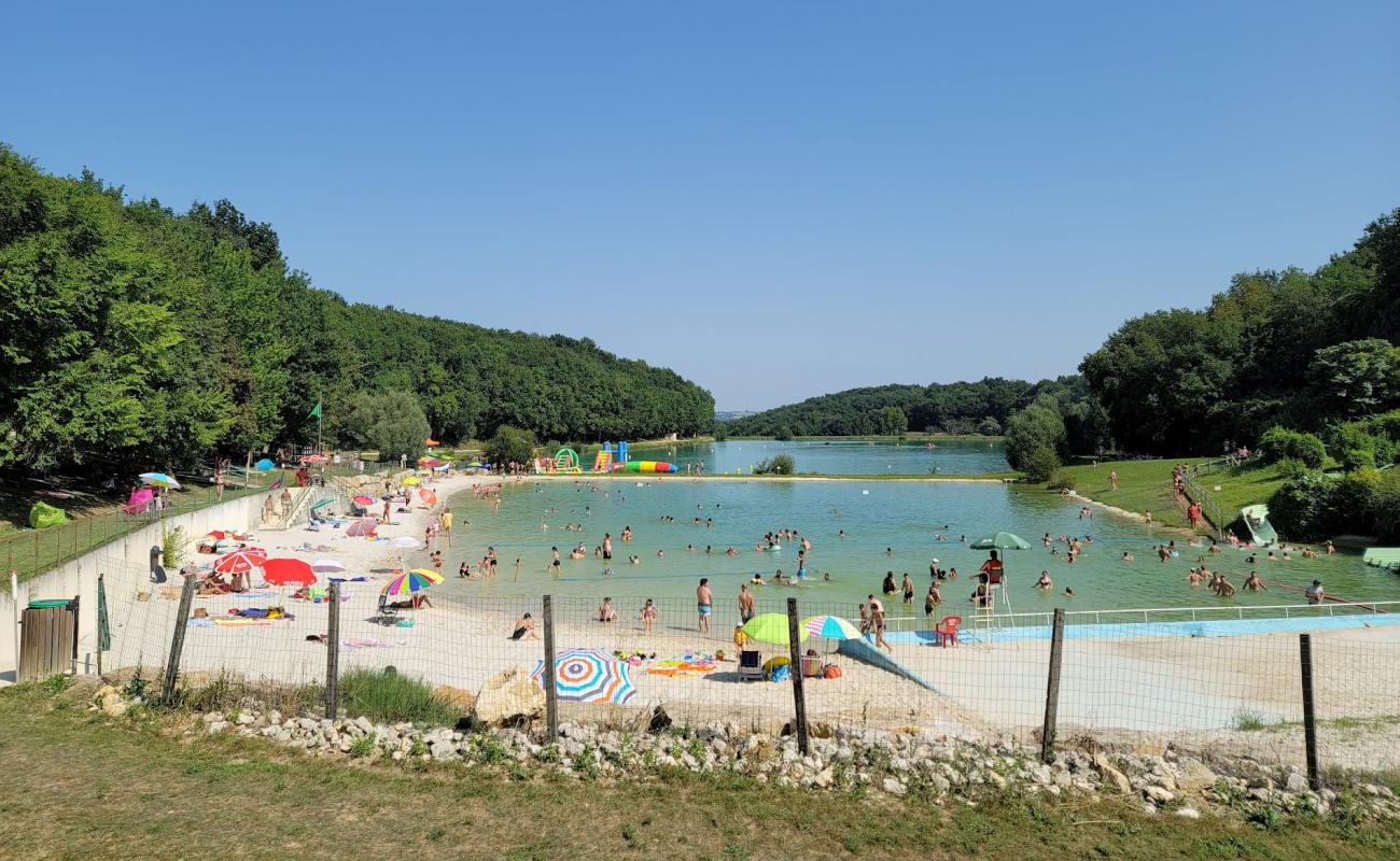 Foto de Plage de Loisirs de Saint-Clar con arena brillante superficie