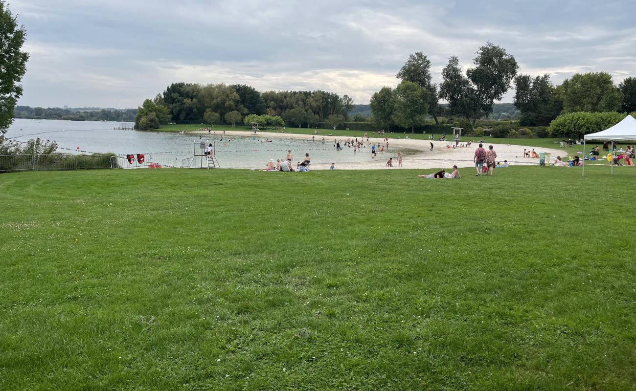 Foto de Plage du Plan d'Eau du Canada con arena brillante superficie