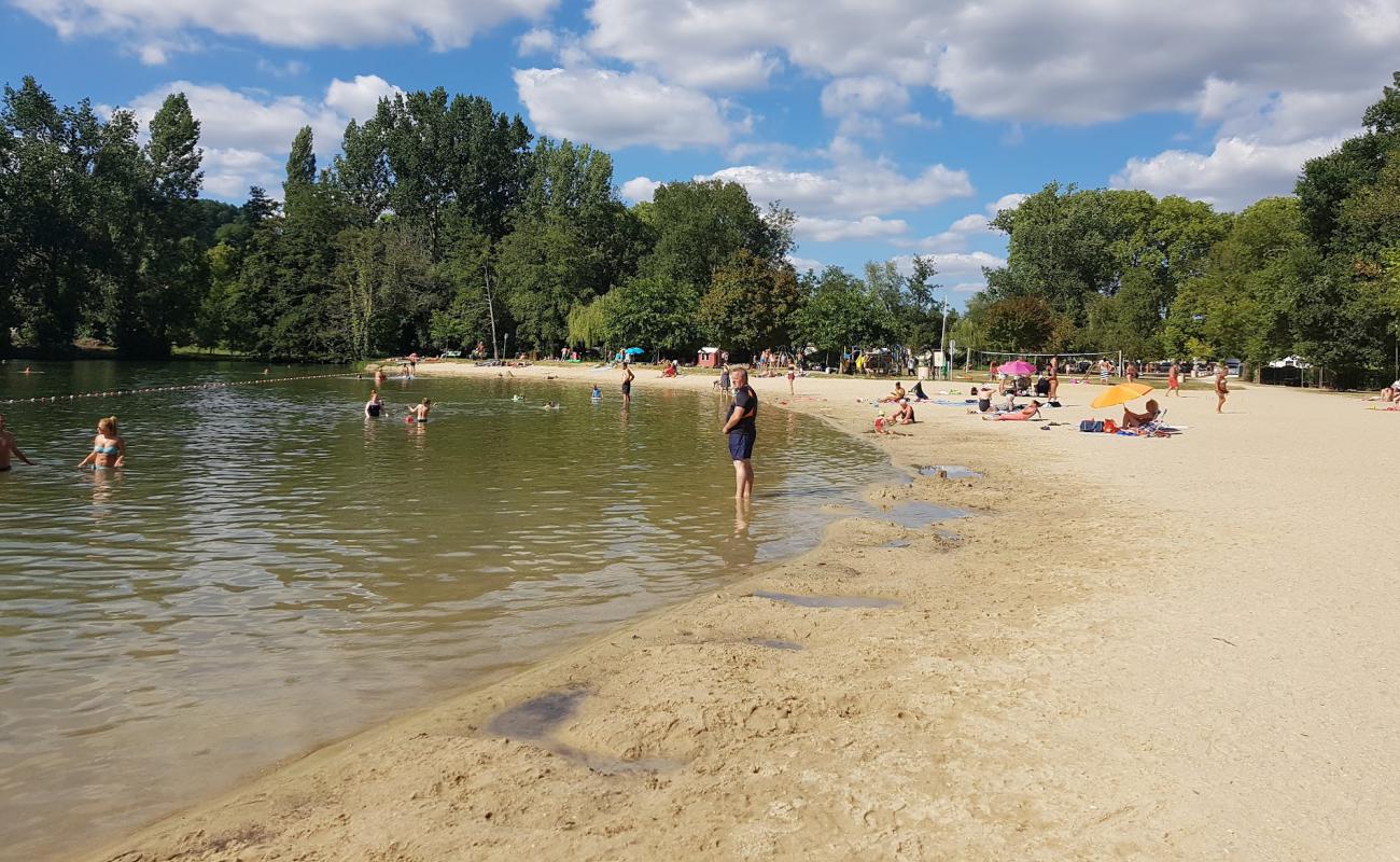 Foto de Plage d'Aubeterre con arena brillante superficie