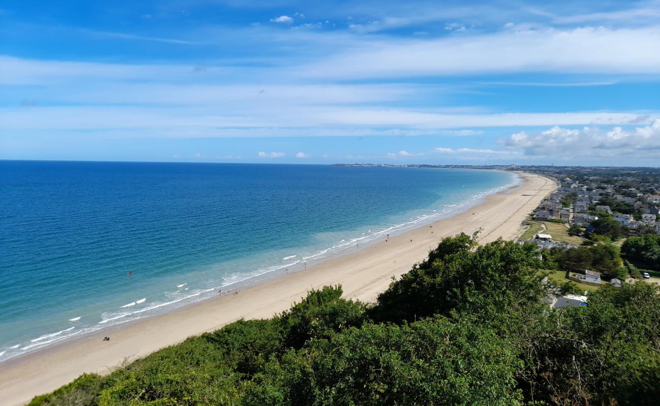 Foto de Plage de Jullouville con arena brillante superficie