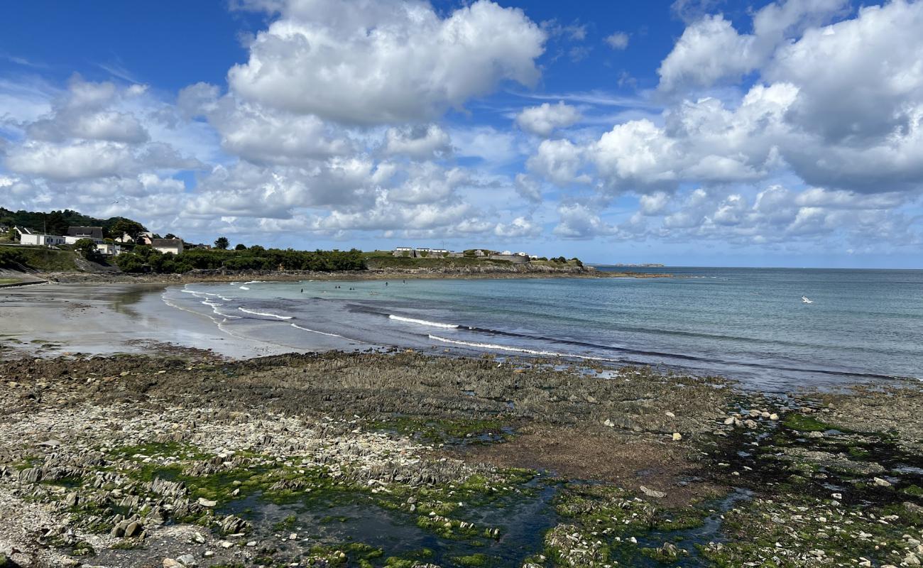 Foto de Plage de Bretteville con arena gris superficie