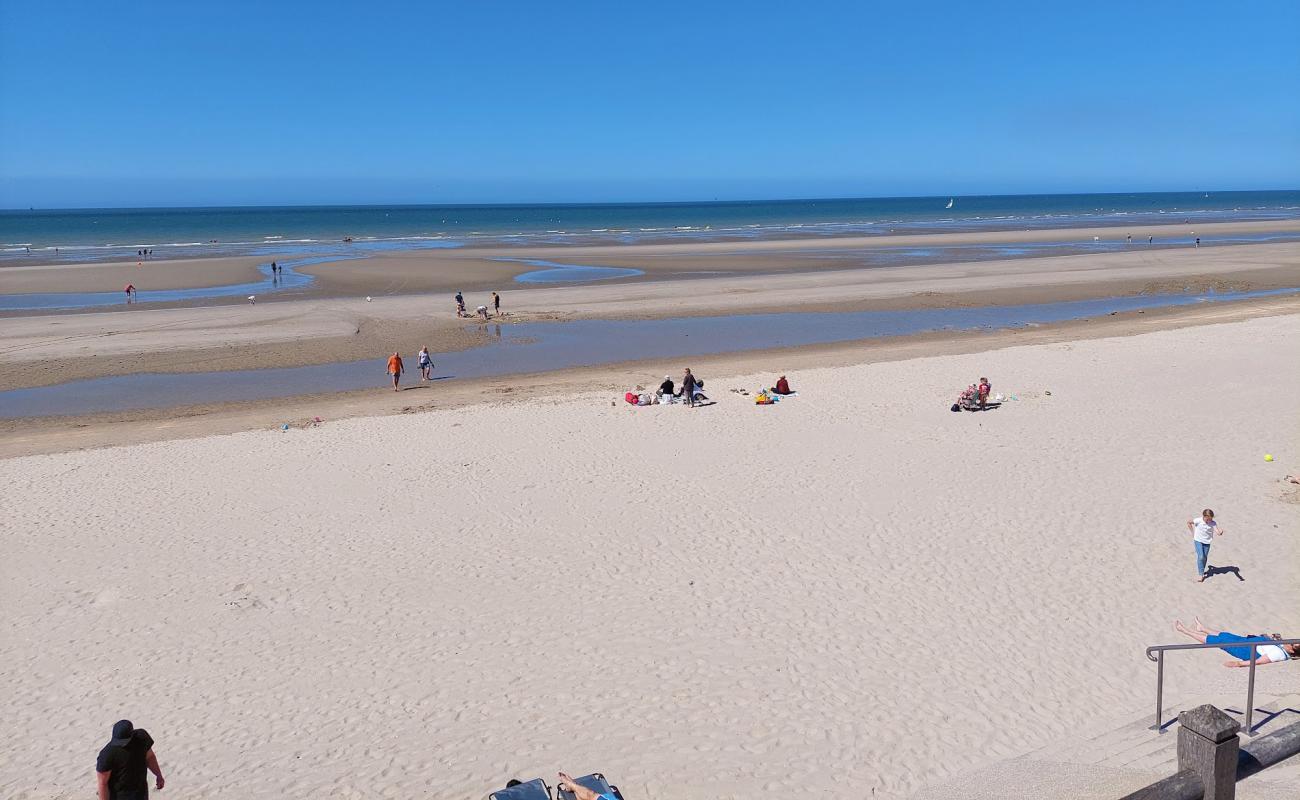 Foto de Plage de Zuydcoote con arena brillante superficie