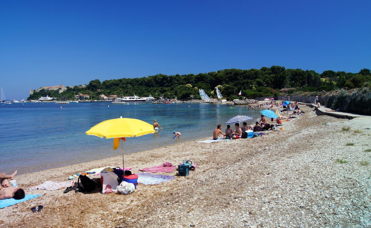 Foto de Plage du Bateguier Florence Arthaud con guijarro fino gris superficie