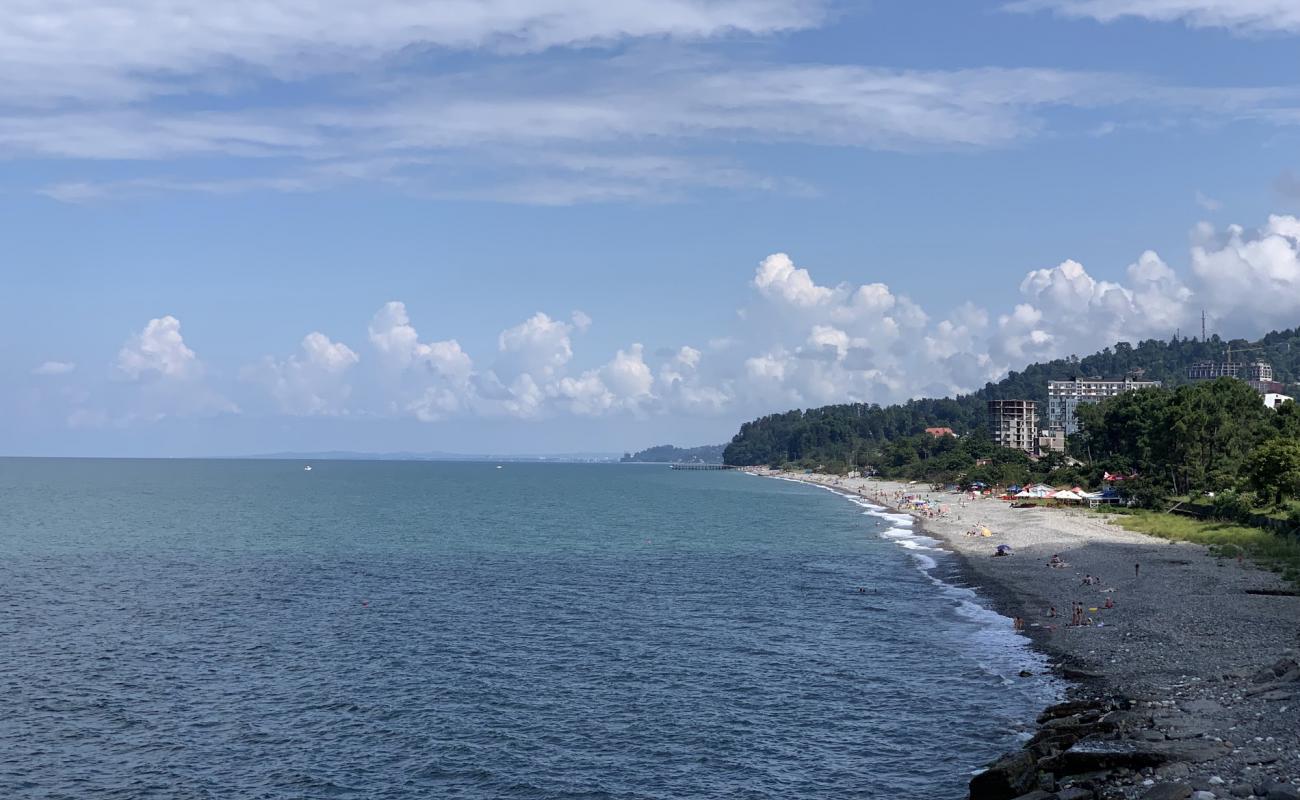 Foto de Makhinjauri beach con guijarro gris superficie