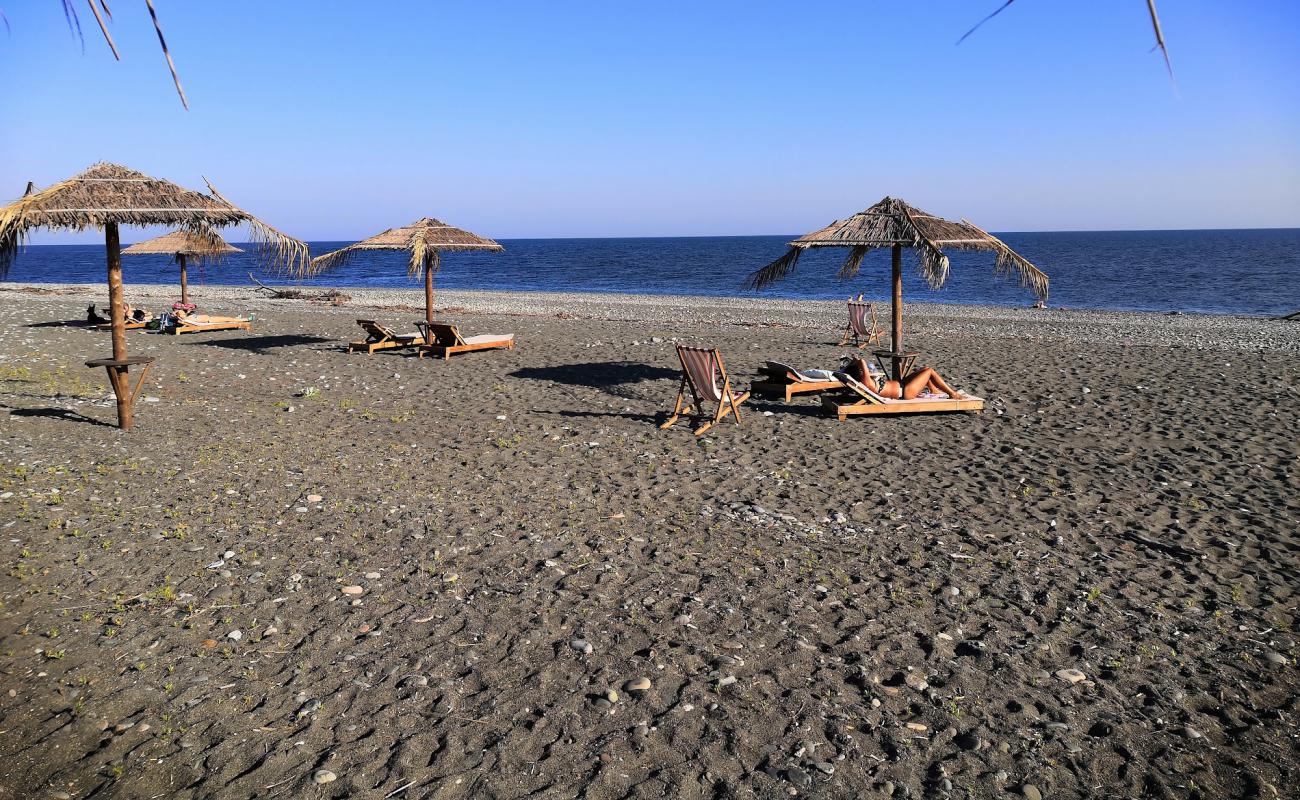 Foto de Skurcha beach con arena fina y guijarros superficie