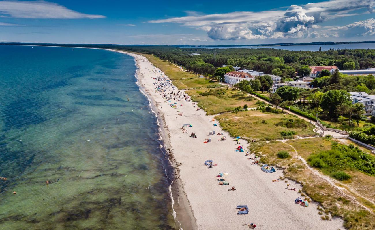 Foto de Strand Juliusruh con arena brillante superficie