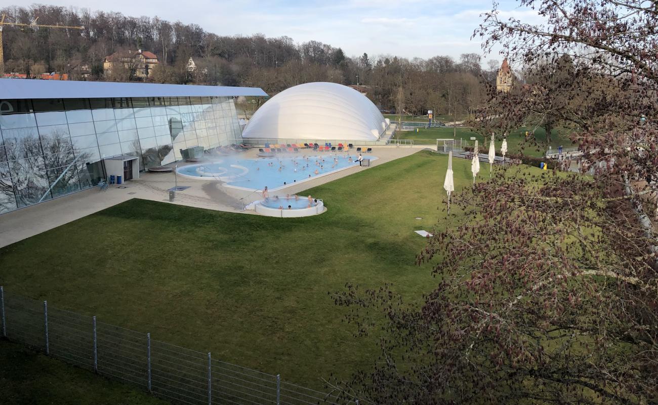 Foto de Bodensee-Therme Konstanz con hierba superficie