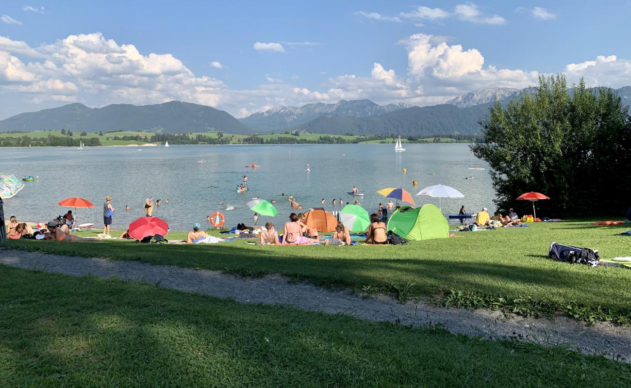 Foto de Dietringen Freibad con guijarro ligero superficie