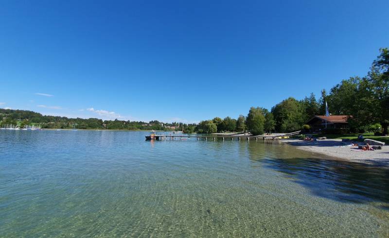 Foto de Strandbad Abenteuerspielplatz con guijarro fino gris superficie