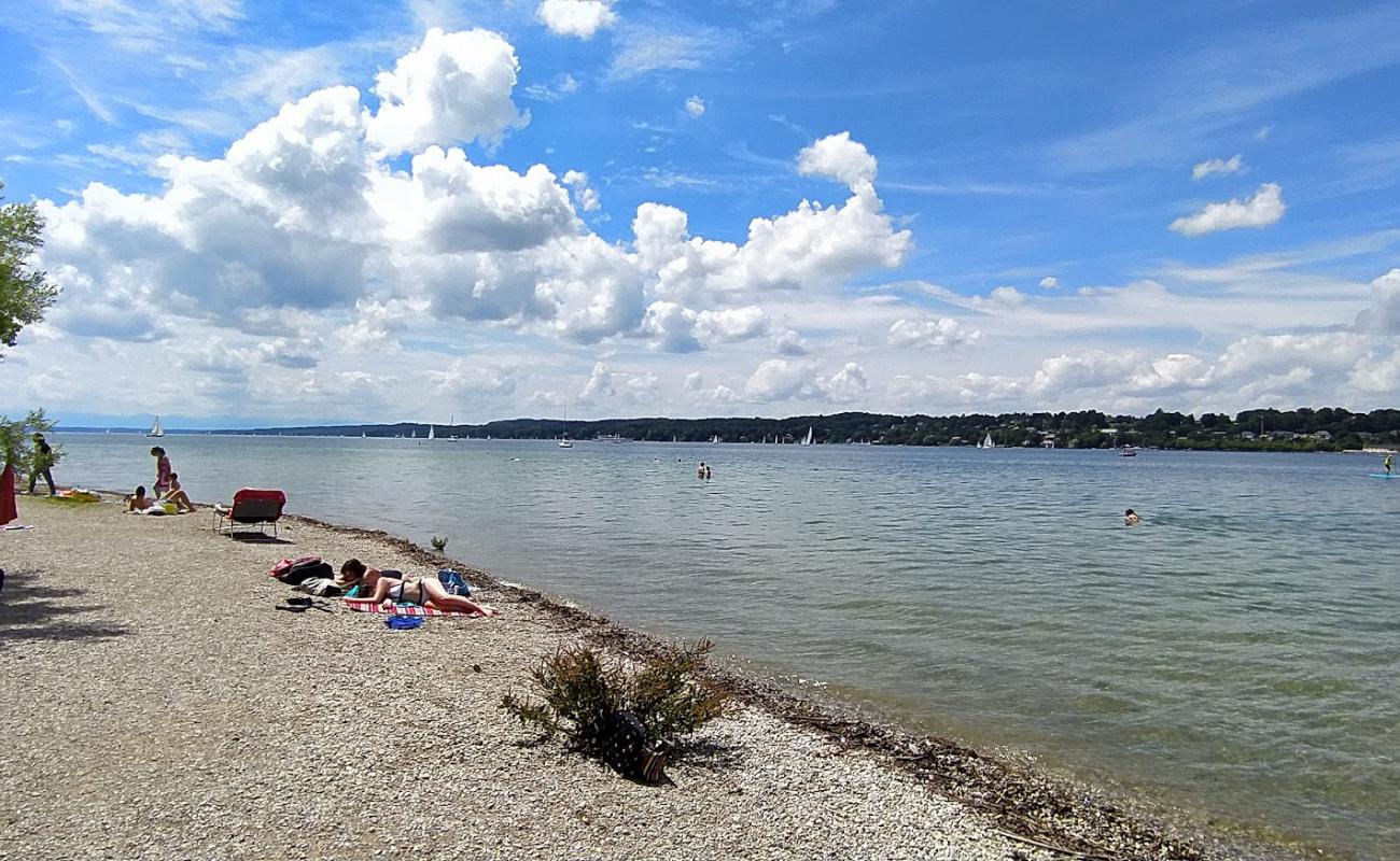 Foto de Starnberger strand con guijarro ligero superficie