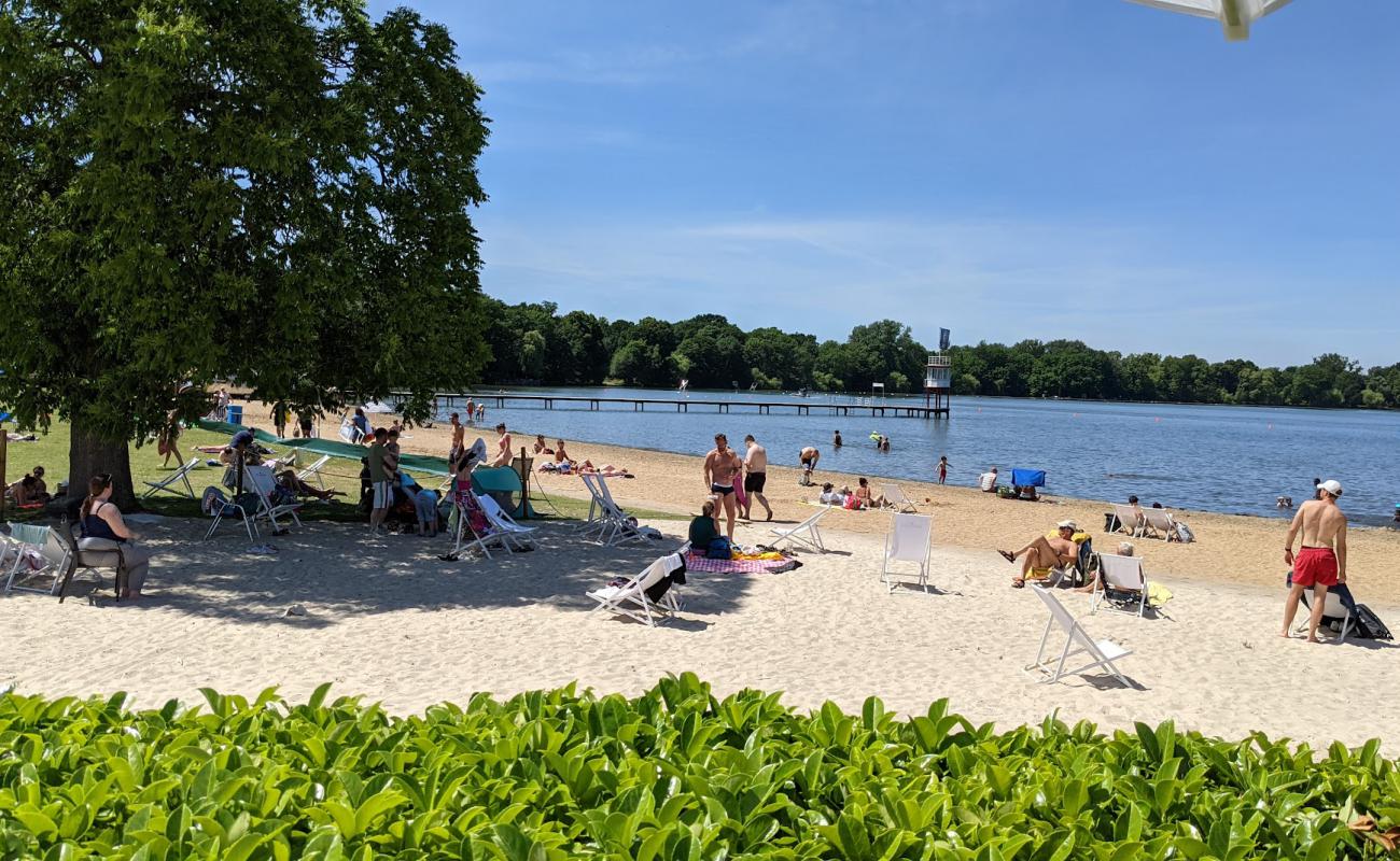 Foto de Strandbad Maschsee con arena brillante superficie