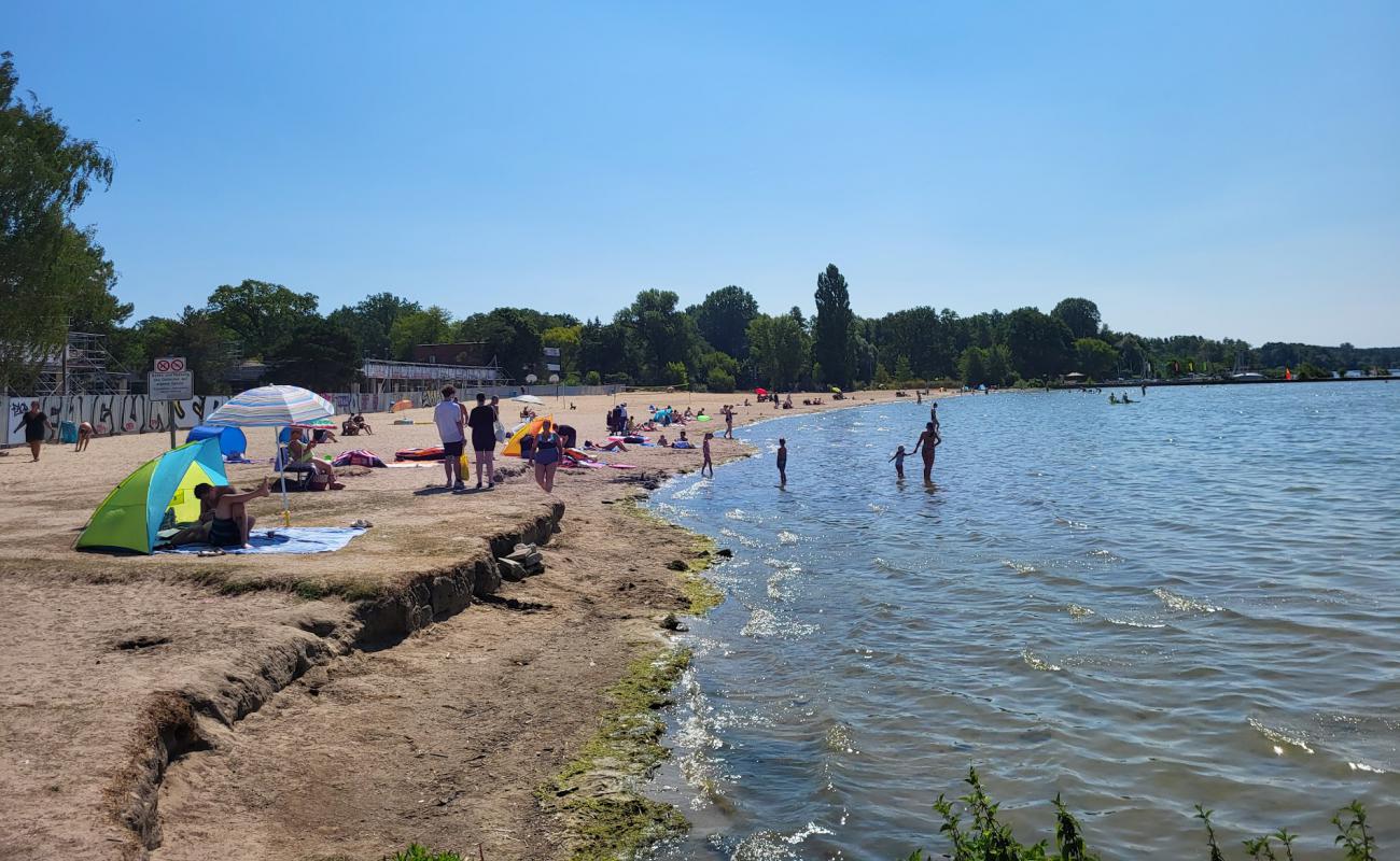 Foto de Strandbad Muggelsee con arena brillante superficie