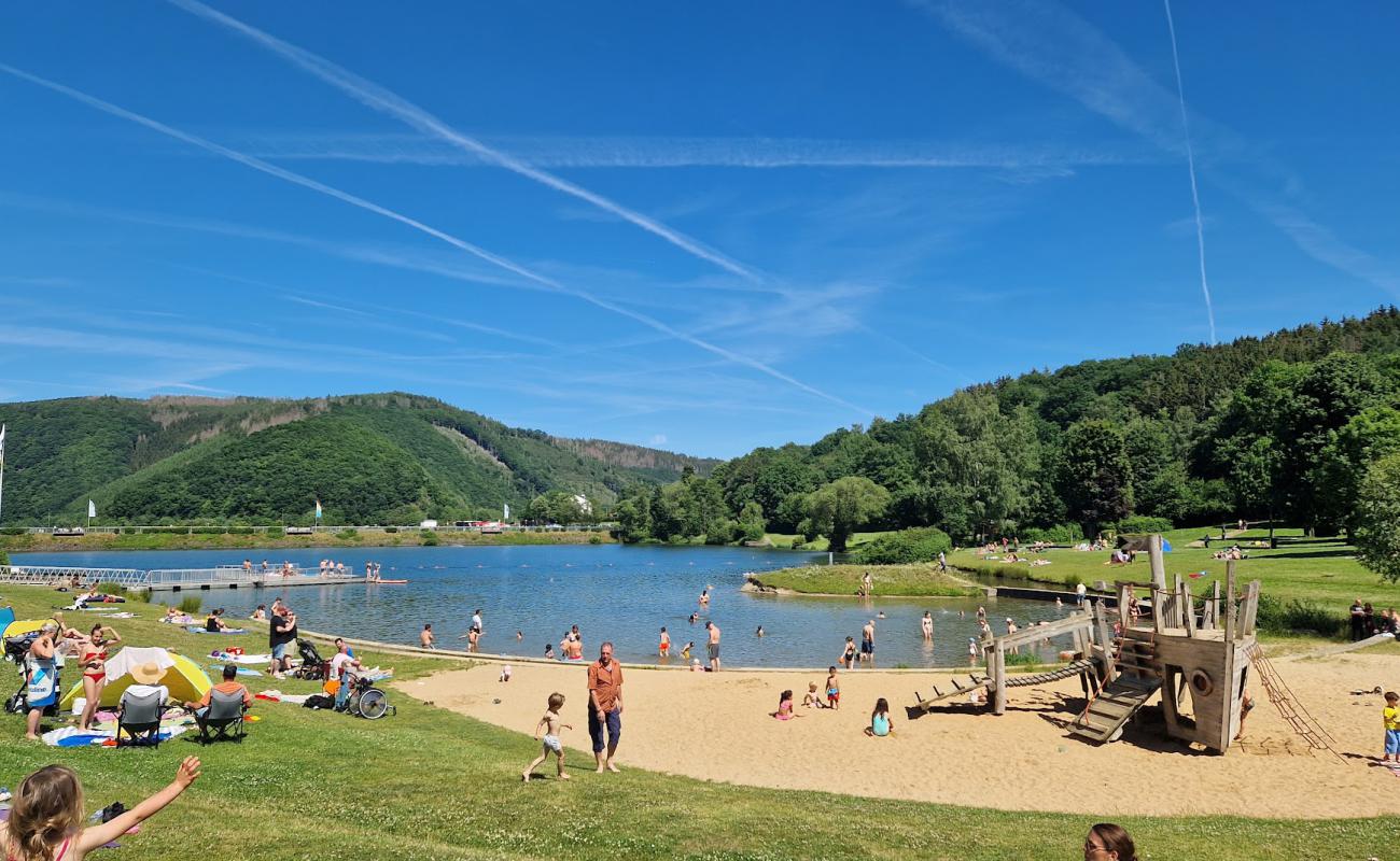 Foto de Freibad am Rursee con hierba superficie