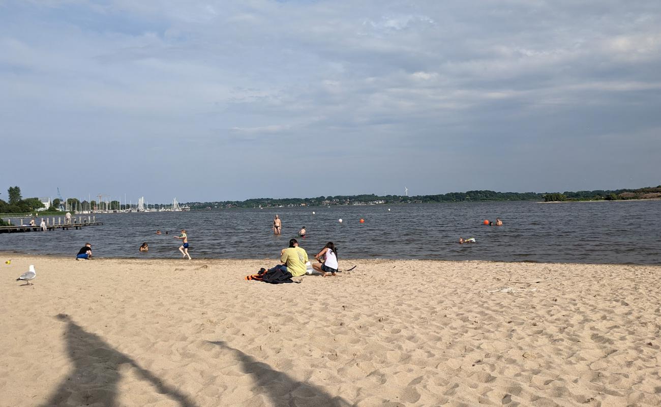 Foto de Strand Louisenbad con arena brillante superficie