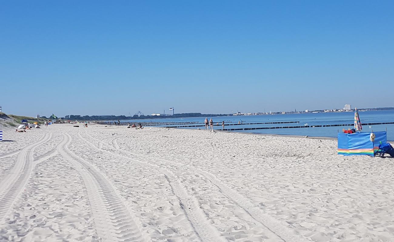 Foto de Markgrafenheide strand con arena brillante superficie