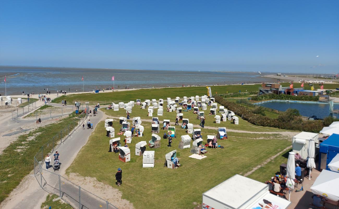 Foto de Playa de Norddeich con hormigón superficie