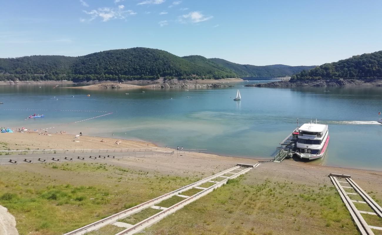 Foto de Strandbad Edersee con arena gris y guijarros superficie