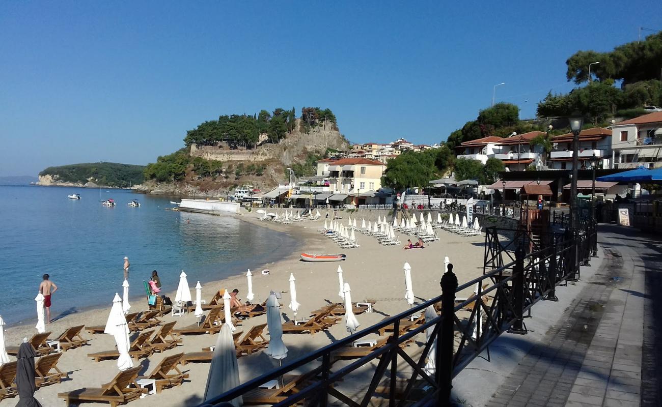 Foto de Ai Giannakis beach con arena de concha brillante superficie