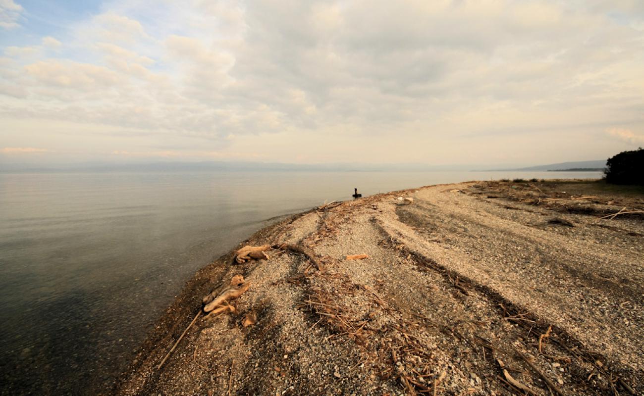 Foto de Paliampela beach con arena gris y guijarros superficie