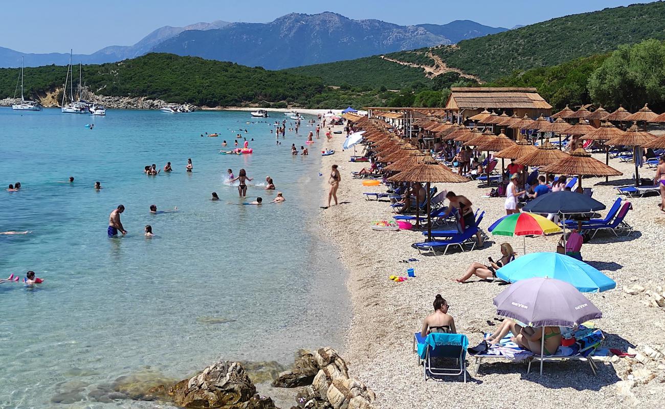 Foto de Playa Vathiavaly II con guijarro fino blanco superficie