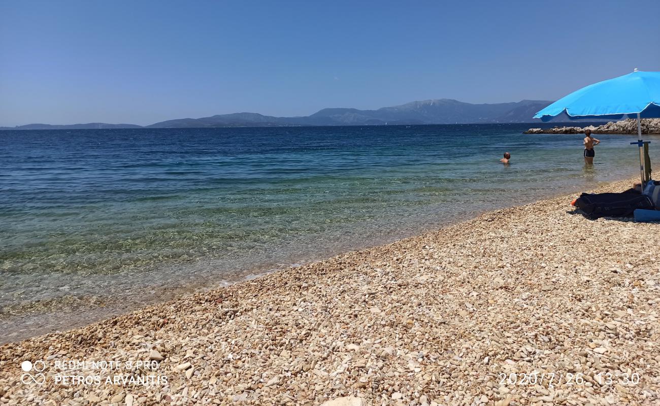 Foto de Marathaki beach con guijarro fino claro superficie