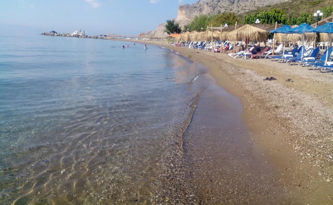 Foto de Kato Vasiliki beach con arena gris y guijarros superficie