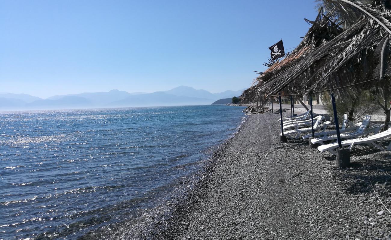 Foto de Tolofonas beach con guijarro fino gris superficie