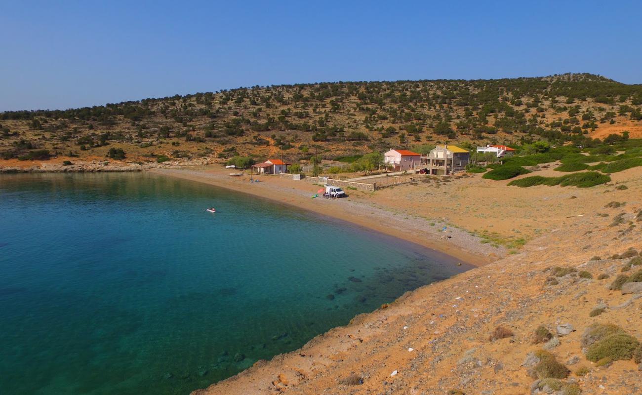 Foto de Gialini Ammos con arena brillante superficie