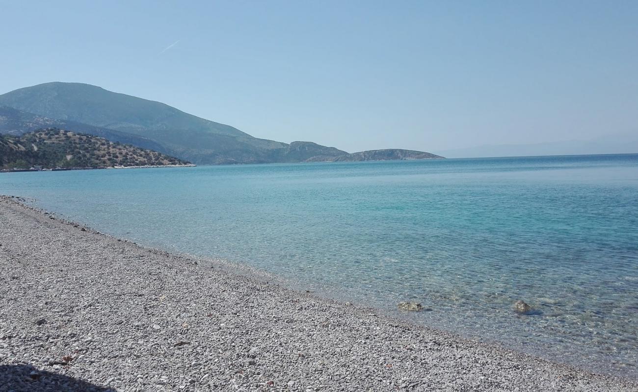 Foto de Agios Nikolaos beach con guijarro fino claro superficie