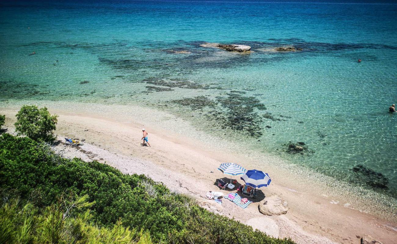 Foto de Vlychada beach con guijarro ligero superficie