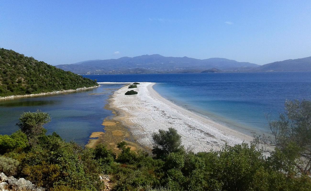 Foto de Ag. Sostis beach con guijarro fino blanco superficie