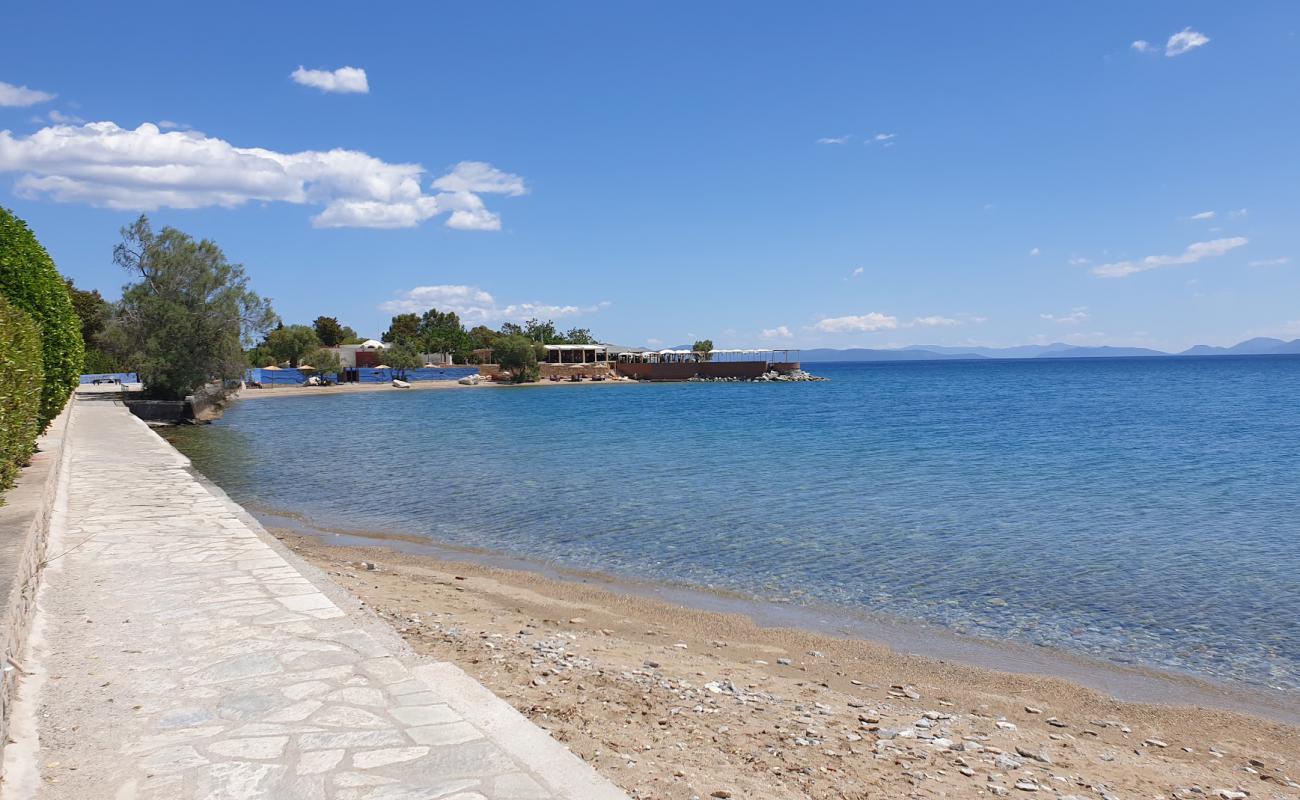 Foto de Anavros mini beach con arena/piedras marrón superficie