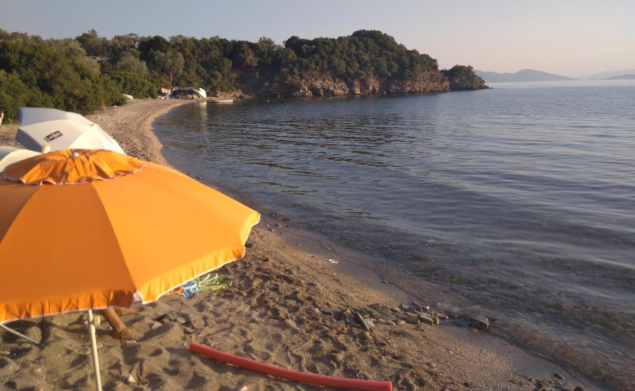 Foto de St. Sostis mini beach con arena oscura superficie