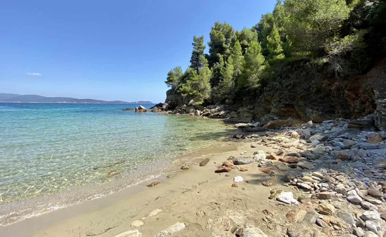 Foto de Vlachorema beach con arena brillante superficie