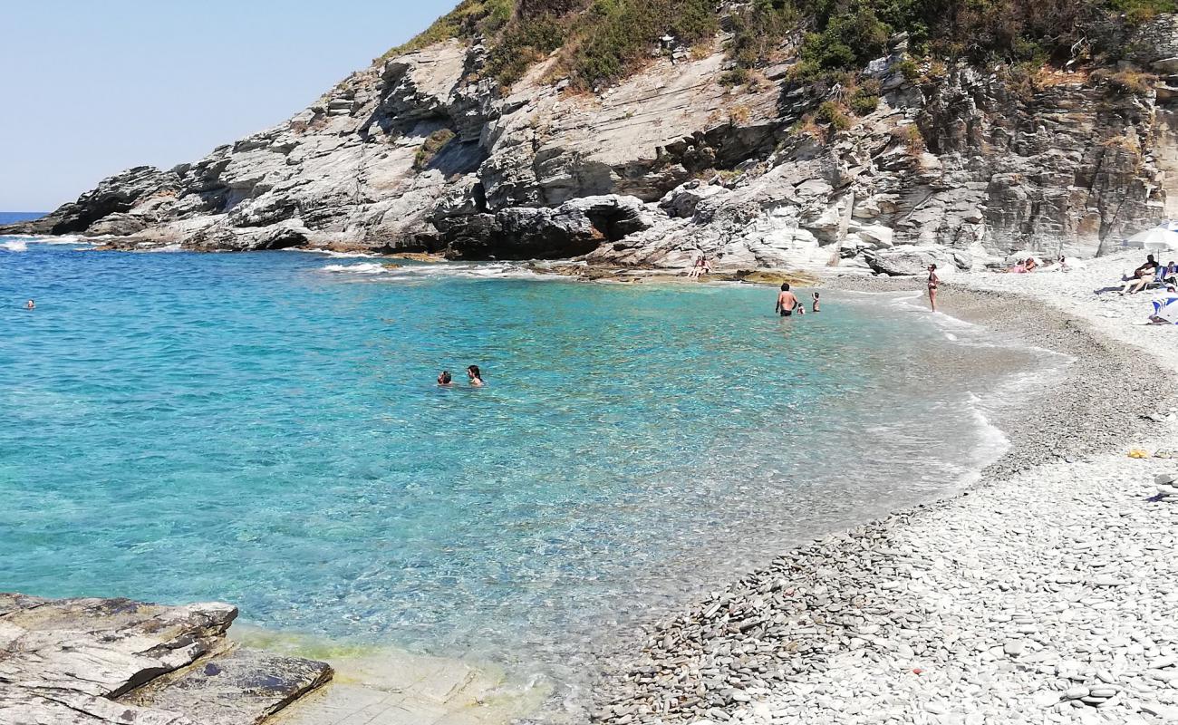 Foto de Kalamaki beach con guijarro blanco superficie