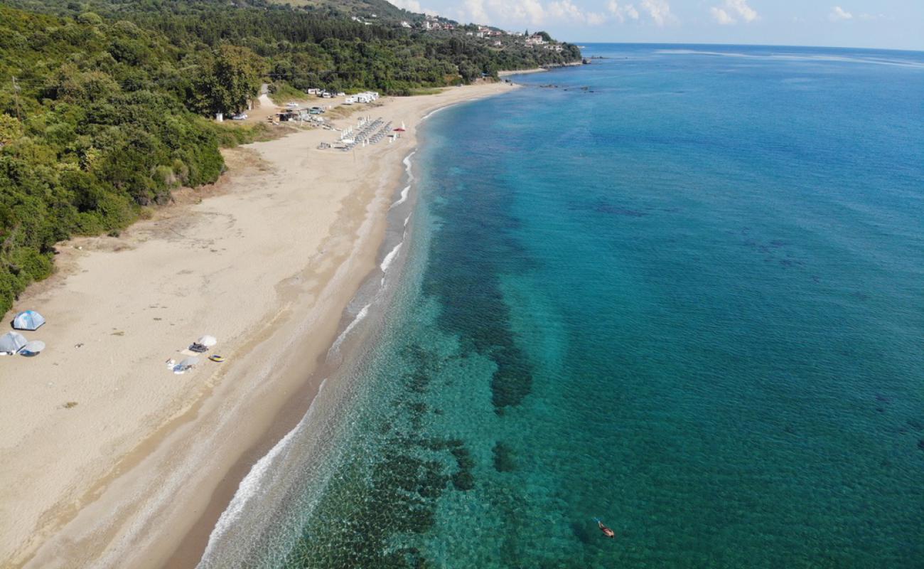 Foto de Papakosta beach con arena brillante superficie