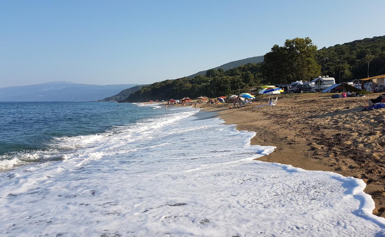 Foto de Polydendri beach con arena brillante superficie