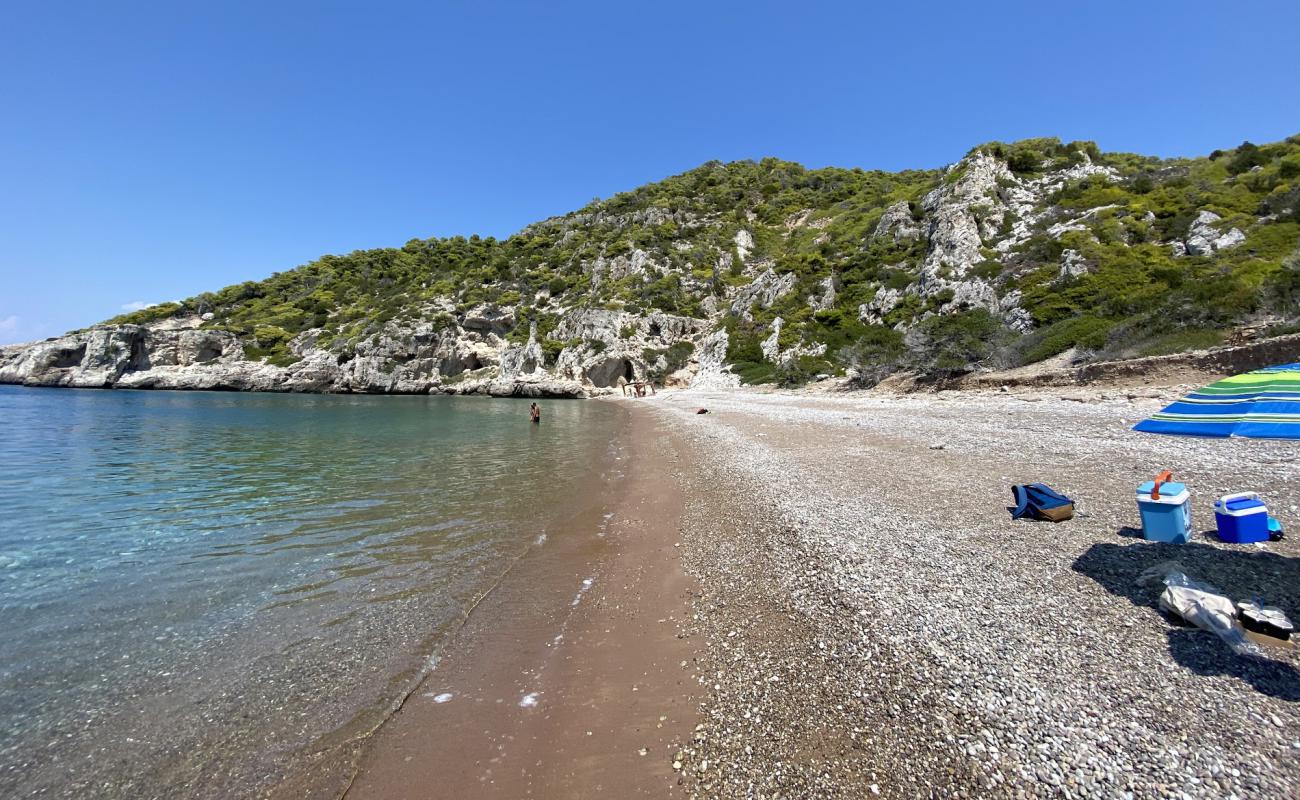 Foto de Lakazeza Beach con guijarro fino claro superficie