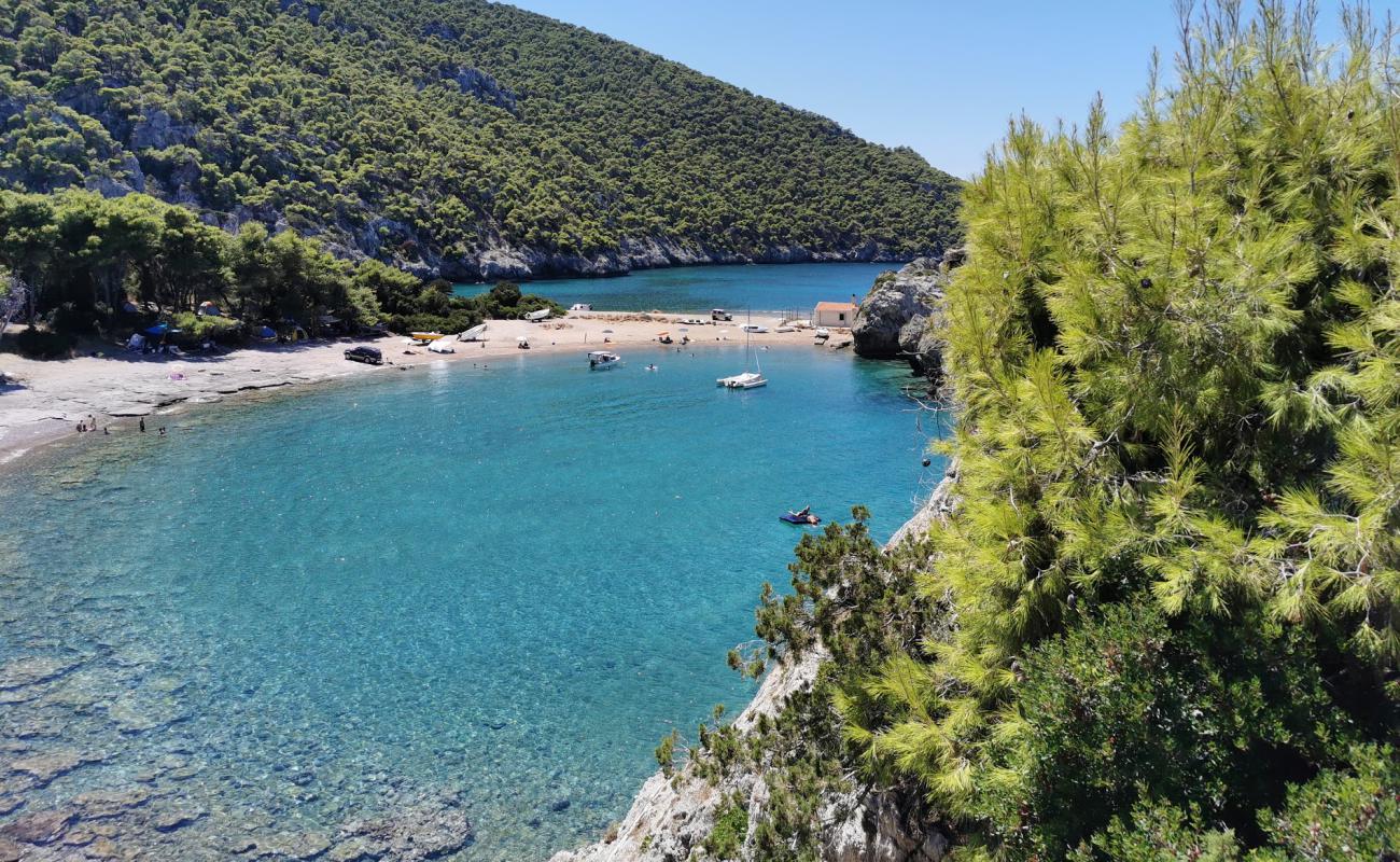 Foto de Mylokope beach con guijarro fino oscuro superficie