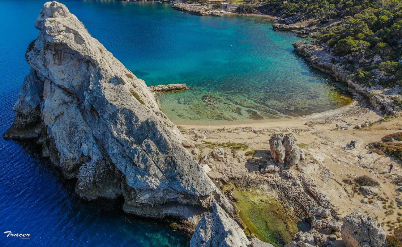 Foto de Sterna beach con guijarro fino oscuro superficie