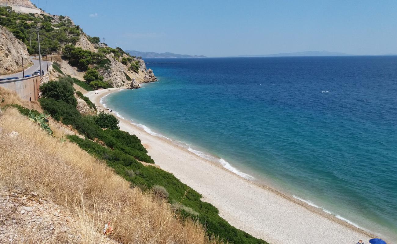 Foto de Kakias beach con guijarro fino claro superficie