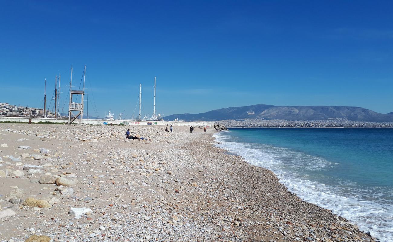 Foto de Beach Freatida con arena gris y piedras superficie