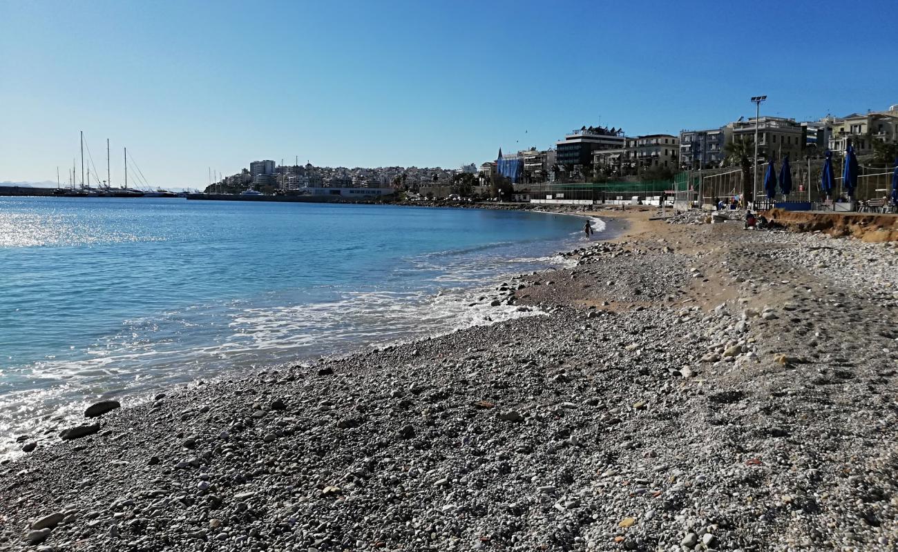 Foto de Votsalakia beach con arena/guijarros negro superficie