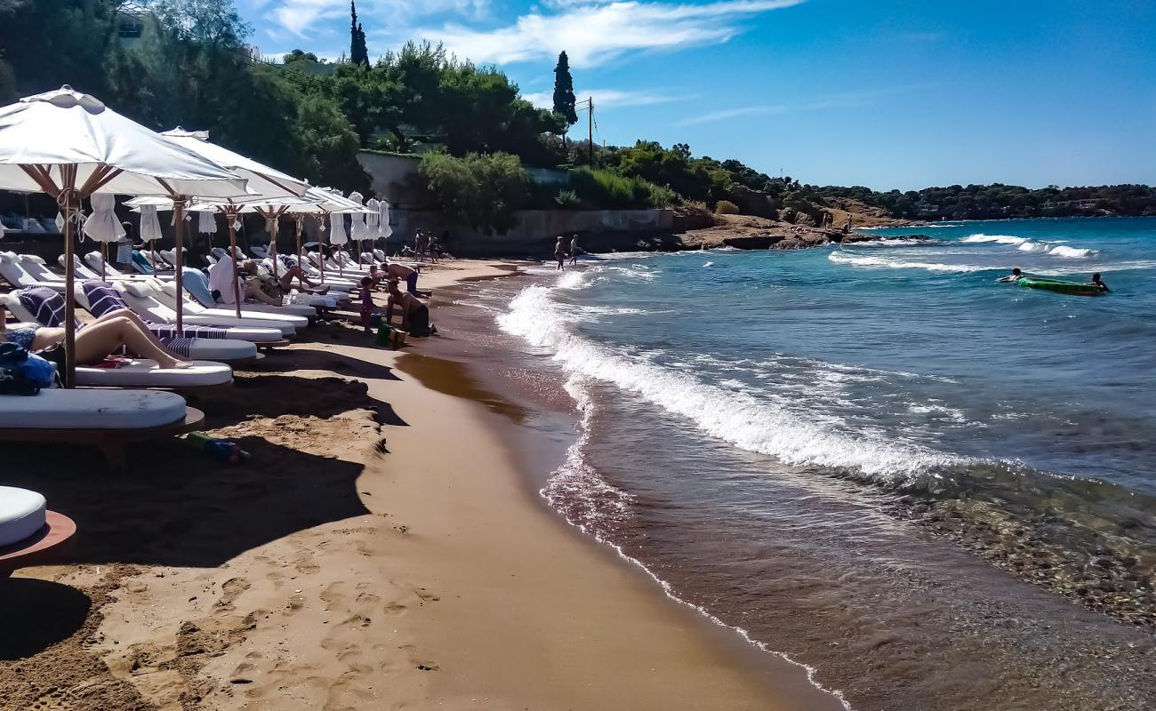 Foto de Zen beach con arena oscura superficie